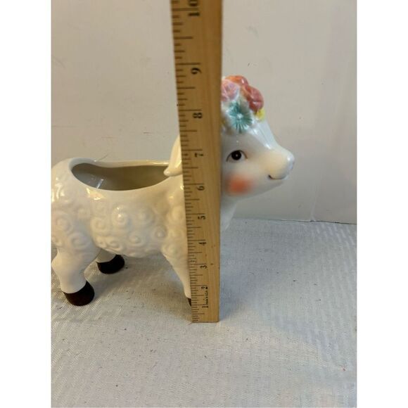 Easter Lamb statue planter 8"x9" - Picture 4 of 5